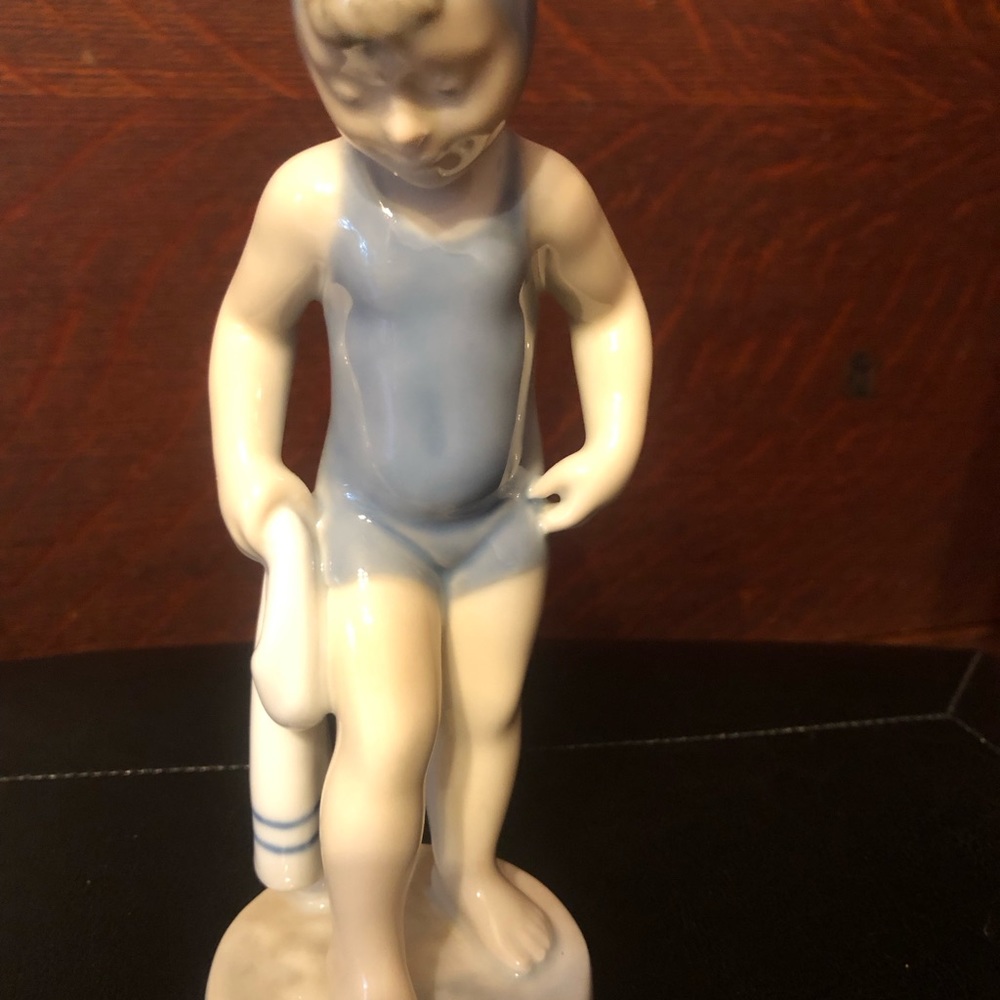 Royal Copenhagen Girl Bathing #4529